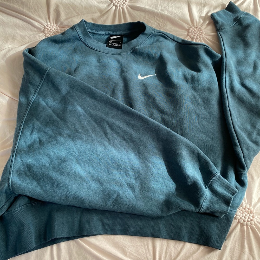 Nike Cropped Oversized Crewneck